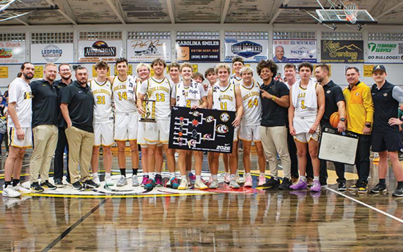 Cannon Crompton/sports@cherokeescout.com The Murphy boys varsity basketball team secured the Big Smoky Mountain Conference championship on Friday night. From left are Ayden Blanton, assistant coach Andrew Zenobi, assistant coach Cody Allen, assistant coach Michael Kernea, Nathan Skogen, Elijah Twiggs, Aaron Harger, Cale Harger, Kyle Luke, Tyler Payne, Dorian Taylor, Jonathan Lamb, Ryan Payne, Abram Twiggs, Grayson Hall, Cameron Clem, assistant coach Bryson Kimsey, McKinnly Dockery, head coach Heath Curtis,
