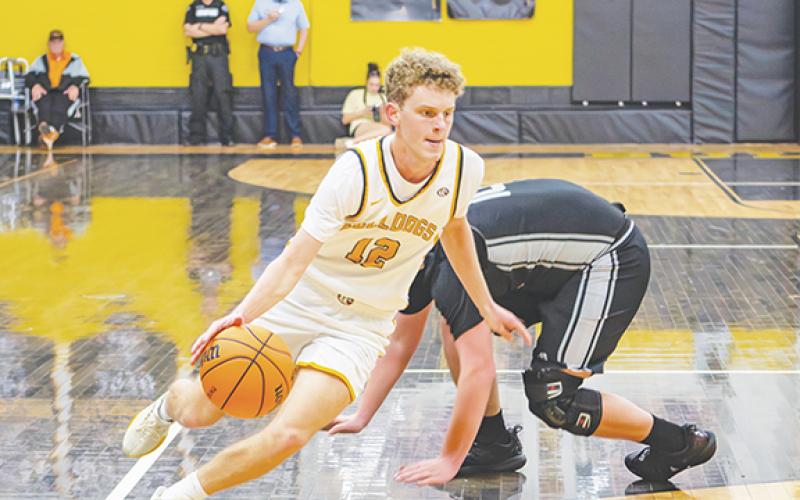 Cannon Crompton/sports@cherokeescout.com Murphy senior Tyler Payne drives toward the basket against Robbinsville on Friday.