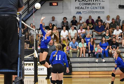 Hiwassee Dam’s Chloe Roe looks to make a play at the net during a match against Murphy on Sept. 17.
