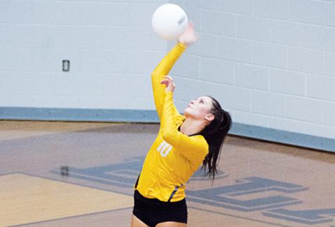 Murphy’s Sarah Pullium serves against Robbinsville on Thursday.