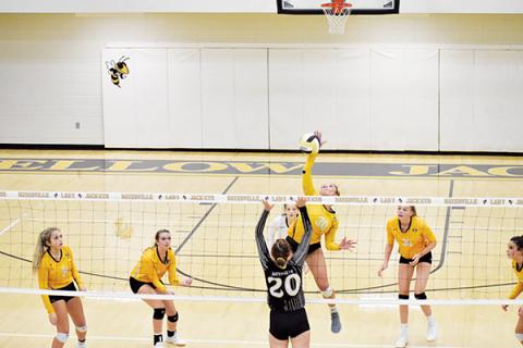 Hayesville’s Halle Johnson (20) could use a hand as Murphy’s Grace Nelson looks for a kill. Photo by Noah Shatzer