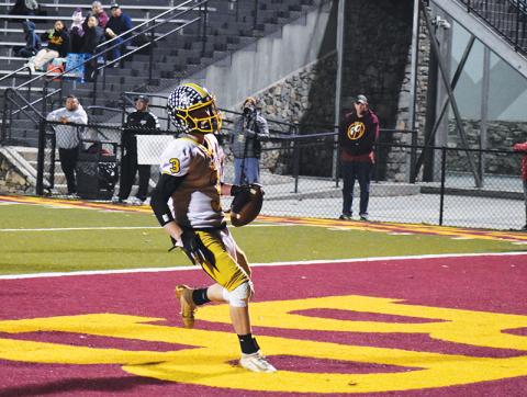Murphy’s Payton McCracken catches a touchdown pass during Friday’s win over Cherokee.