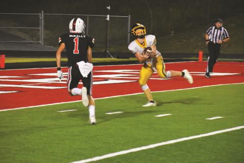 Murphy’s Hunter Stalcup catches a touchdown pass in the Bulldogs’ 63-23 win over Cherokee on Friday.