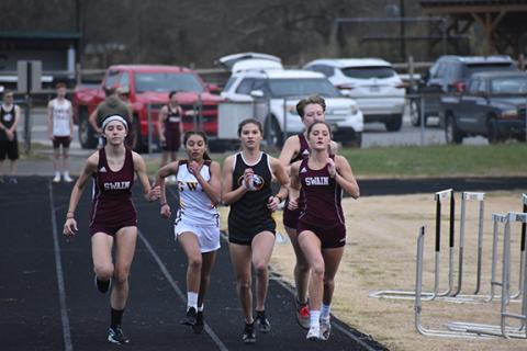 Justin Fitzgerald/sports@cherokeescout.com Murphy’s Ashlyn Stroupe tries to keep up with the leader in the girls 500-meter dash.