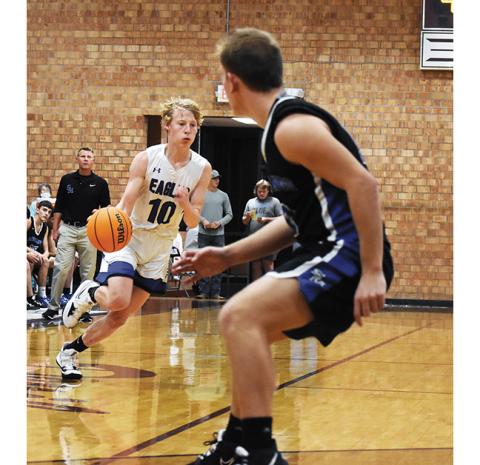 Justin Fitzgerald/sports@cherokeescout.com Hiwassee Dam’s Jonathan Raper pushes the ball up the floor during the Eagles’ 85-53 win over Smoky Mountain on Dec. 29.