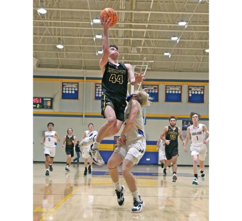 Dave Guffy/Contributing Photographer Murphy’s Will Carringer tries to finish off a layup during the Bulldogs’ 65-36 win over Highlands on Jan. 19.