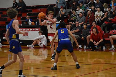 Justin Fitzgerald/sports@cherokeescout.com Andrews’ Isaac Weaver looks for an open teammate during the Wildcats’ 62-44 win over Highlands on Jan. 22.