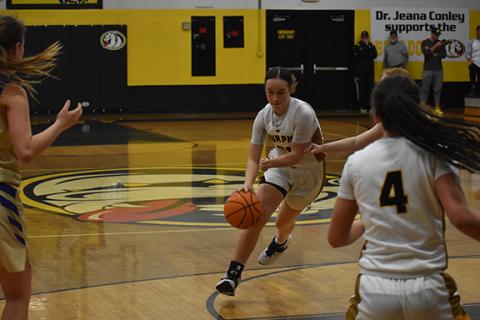 Justin Fitzgerald/sports@cherokeescout.com Murphy sophomore Lailee Holloway tries to get to the basket during the Lady Bulldogs’ 72-21 win over Elkin in the first round of the state playoffs Tuesday night. Holloway had a team-high 18 points in the win.