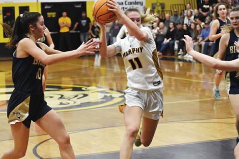 Photos by Justin Fitzgerald/sports@cherokeescout.com Murphy’s Torin Rogers knifes through the defense during the Lady Bulldogs’ 45-35 loss to Bishop McGuinness on March 1.