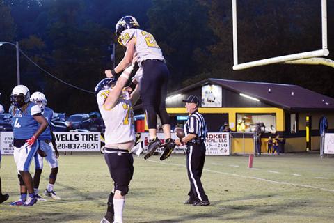 Photos by Justin Fitzgerald/sports@cherokeescout.com Murphy’s Jonathan Hamby lifts up Hunter Stalcup after a touchdown during the Bulldogs’ 42-0 win against New Faith Christian Academy on Friday night.