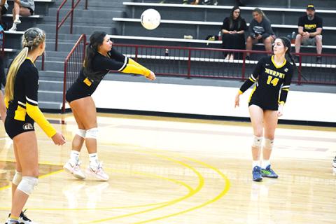 Justin Fitzgerald/sports@cherokeescout.com Murphy’s Olivia Payne tries to get a good first touch on the ball during the Lady Bulldogs’ four-set win at Cherokee on Sept. 20.