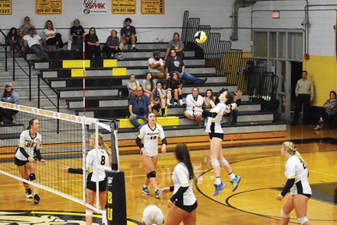 Justin Fitzgerald/sports@cherokeescout.com Murphy’s Maddison Seabolt rises up to hit the ball during the Lady Bulldogs’ 3-1 win over Hayesville on Sept. 28.