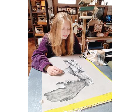 Anngee Quinones-Belian/ Staff Correspondent  Ever Templeton sketches a picture of the statue, “Goddess of Victory Venus,” that’s at a museum in Paris. 