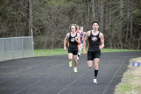 Justin Fitzgerald/sports@cherokeescout.com Murphy’s Cameron Grooms (right, competing at Andrews on March 8) finished third in the 400-meter dash at the WNC Kickoff Invitational on March 23. Grooms and Ryan Payne (left) also finished in the top eight in the 200-meter dash.