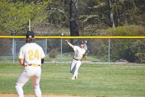 Justin Fitzgerald/sports@cherokeescout.com Murphy’s Isaiah Temple throws the ball toward the infield during the Bulldogs’ 14-2 loss to Rabun Gap, Ga., on March 29.