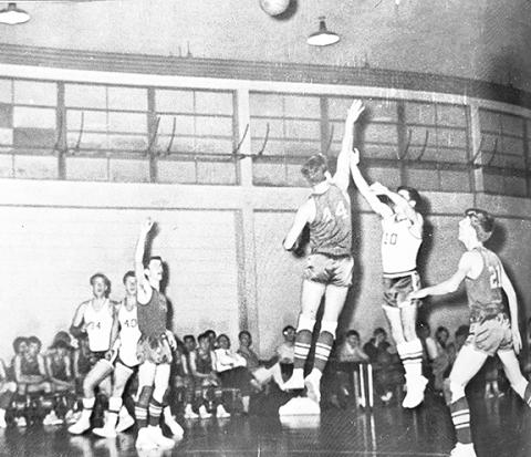 A basketball game in the old Hiwassee Dam School gym, before bleachers.