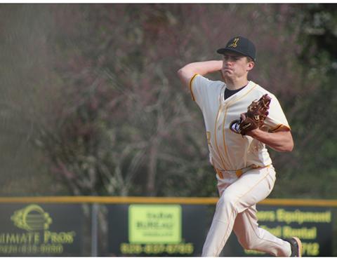 J.R. Carroll/Staff Correspondent Murphy’s Hunter Carson deals from the mound Friday.
