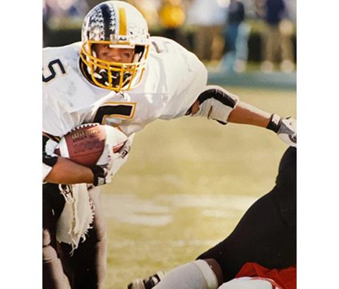 Murphy’s Joseph Watson runs the ball during the 1996 state championship game.