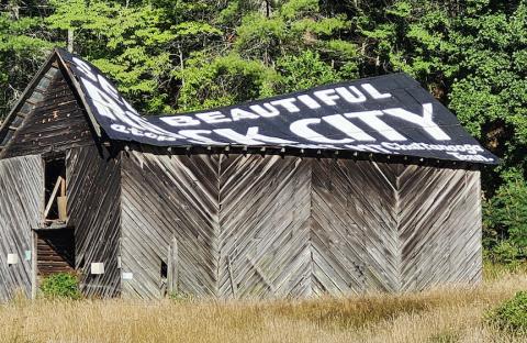 The Rock City barn 13 miles west of Murphy on U.S. 64 was one of 70 with a painted roof maintained by Rock City. However, the roof recently collapsed, and the fate of this bit of Cherokee County’s Americana is unknown. 