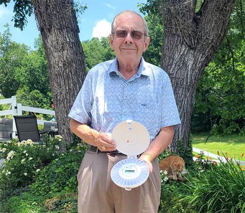 Anngee Quinones-Belian/Staff Correspondent  Robert Lee Garland of Hiwassee Dam holds his rotating pill dispenser that helps prevent medication errors.