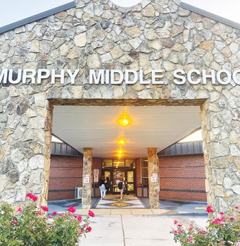 Randy Foster/editor@cherokeescout.com Students arrive at the main entrance of Murphy Middle School on Aug. 26.