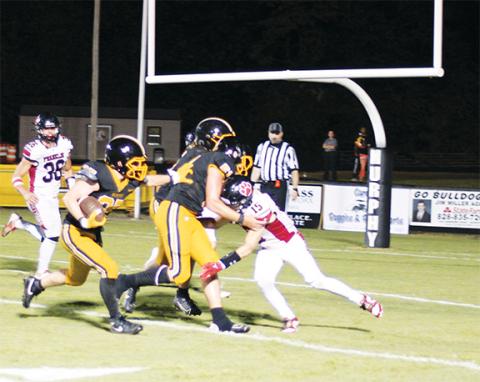 Jason Pinkerton/Contributing Photographer Murphy’s Kadence Leatherwood pulls away for a long run against Heard County, Ga., on Friday night. The Bulldogs picked up their first win of the 2024 season.