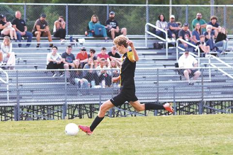 Cannon Crompton/sports@cherokeescout.com Tyler Payne of Murphy takes a free kick against Highlands during their match on Sept. 18. 