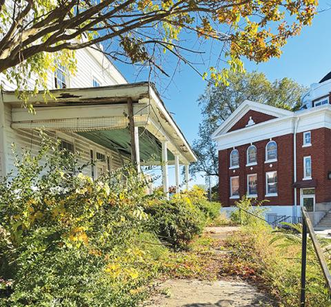 Photos by Randy Foster/editor@cherokeescout.com Before (left): The Akin-Axley-Davidson House as it appeared on Oct. 21, two days before demolition began.