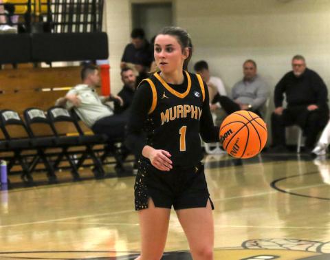 Cannon Crompton/sports@cherokeescout.com Cayla Geer of Murphy looks for an open teammate during the Lady Bulldogs’ game at Hayesville last season on Jan. 26.