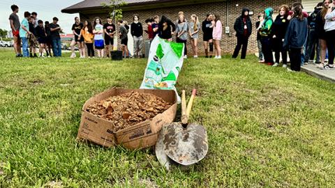 Randy Foster/editor@cherokeescout.com Students and faculty at Murphy Middle School celebrated Arbor Day on Thursday – a day early – with the planting of a dogwood tree at the entrance to the school. Murphy Mayor Tim Radford facilitated the event.