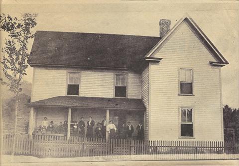 This was the original Porter House Hotel built by Capt. Stephen Porter in 1895. It was a popular stopping place for travelers on the train. Meals were 25 cents, rooms were 75 cents and some were $1. Country ham, eggs and hot biscuits were always served at breakfast with steaming hot coffee. Pictured are guests staying at the hotel. 
