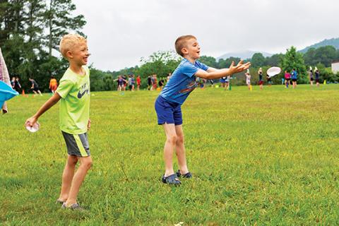 Cannon Crompton/sports@cherokeescout.com Kolten Zried (left) and Asher Pope, second-graders at Ranger Elementary School, compete in the water balloon toss Thursday. 