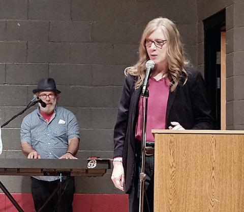 Nicole Wright/Staff Correspondent Principal Kim Davis introduces local musician Troy Underwood to debut the new Andrews Elementary School anthem. The song, which was debuted at the fifth-grade classes’ graduation May 29, was a community collaboration between students, Hoppy Trout Brewing Co. and Underwood to provide a school song for future Wildcats.