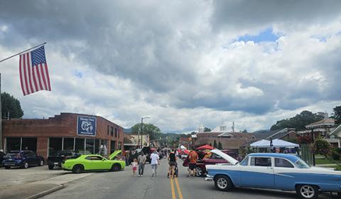 Photos by Nicole Wright/Staff Correspondent Crowds line downtown Andrews for the sixth annual VFW Post 7620’s Hot Summer Nights on Saturday afternoon.