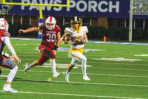 Cannon Crompton/sports@cherokeescout.com Murphy Bulldogs quarterback Brady Grant breaks out of the pocket to pick up yardage against Franklin on Aug. 22.