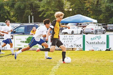 Cannon Crompton/sports@cherokeescout.com Murphy’s Tyler Payne takes a shot against Highlands during their match on Sept. 15.