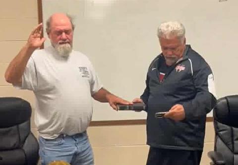 Andrews Mayor James Reid (right) swears in Steve Jordan back onto the Board of Aldermen on Friday night.