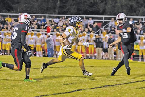 Cannon Crompton/sports@cherokeescout.com Anthony Catuto of Murphy runs toward the end zone in the Bulldogs’ game against Andrews on Oct. 17. 