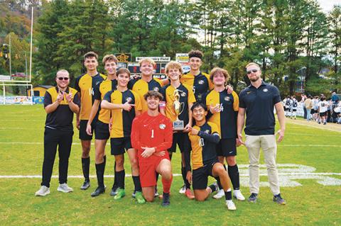Michelle Bradbeer/Staff Correspondent  Murphy’s seniors were honored before Saturday’s match. The seniors posing with their conference championship trophy are (front row, from left) Cale Harger and Jerry Bui. Second row (from left) are Keaton Ritz, Tyler Payne, Nathan Johnson and head coach Andrew Zenobi. Back row (from left) are assistant coach Chace Gardner, Elijah Twiggs, Kole Ritz, Aaron Harger and Abram Twiggs. 
