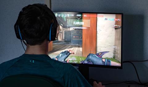 Murphy esports senior captain Caleb Prohl competes in the team’s Valorant match on March 4.