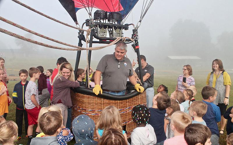 Tom Lattin shows local kids how to operate the Re/Max balloon in a demonstration Monday morning. Photo by Autumn Ritz