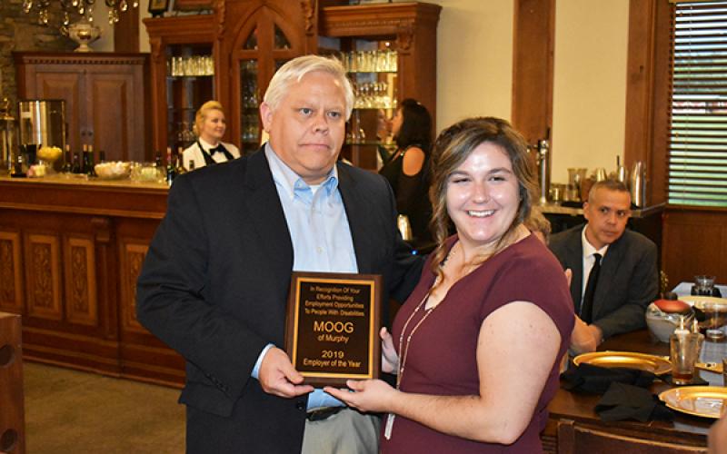 Moog General Manager Scott Keaton is recognized as Industrial Opportunities Inc.’s Employer of the Year by IOI associate Hannah Johnston.