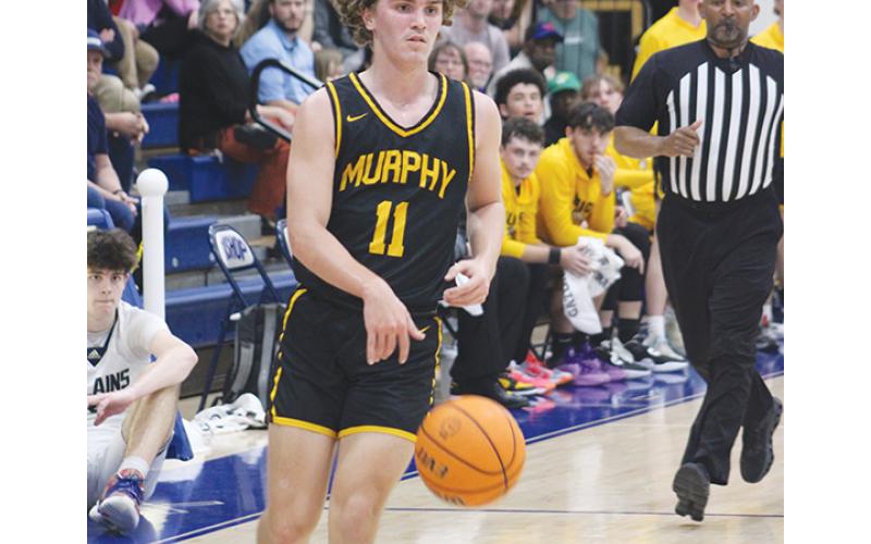 J.R. Carroll/Staff Correspondent Murphy’s Ryan Payne heads to the basket on March 5 at Bishop McGuiness.