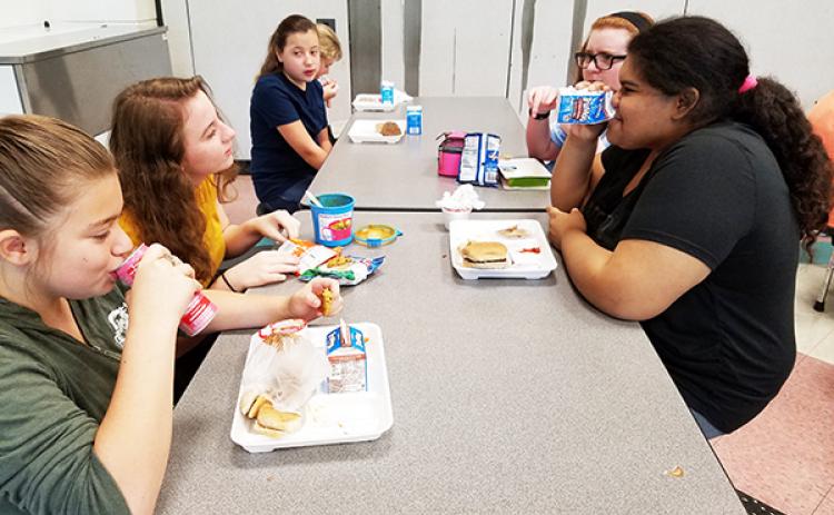 Faith Thompson, Allison Derreberry, Emma Johnson, Grace Lyn Hughes and Kaniya Teesateskie enjoy lunch at Murphy Middle School. Photo by Samantha Sinclair