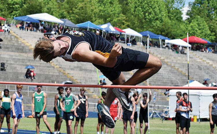 Photos by Justin Fitzgerald/sports@cherokeescout.com Murphy’s Hunter Laney took first place in the boys high jump during the West Regional championships Saturday.