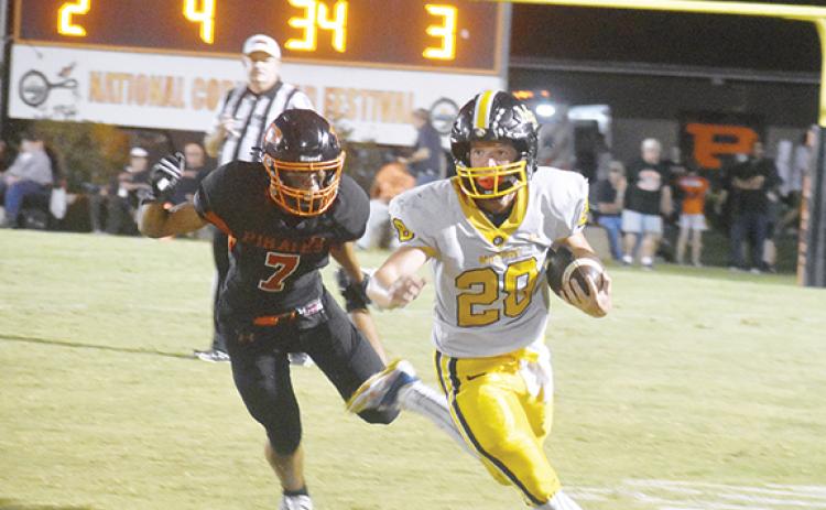 Justin Fitzgerald/sports@cherokeescout.com Murphy’s Hunter Stalcup runs upfield at South Pittsburg, Tenn., on Friday night. He scored four touchdowns in the Bulldogs’ 34-28 win.