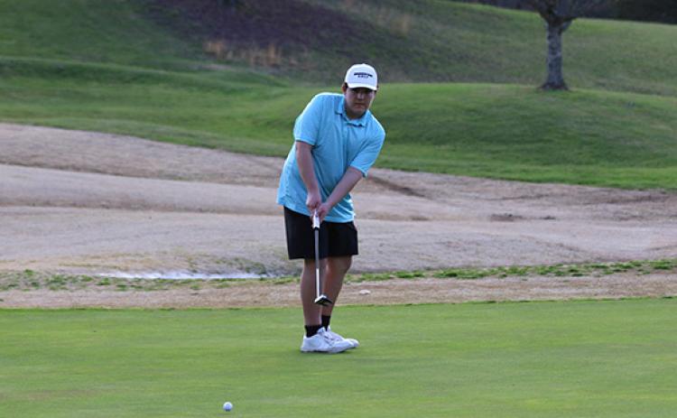 Cannon Crompton/ sports@cherokeescout.com Andrews’ Brady Queen rolls a putt toward the hole at Mountain Harbour Golf Club in Hayesville.